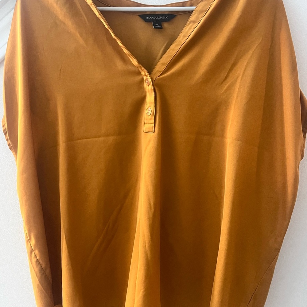 Women's Mustard Top